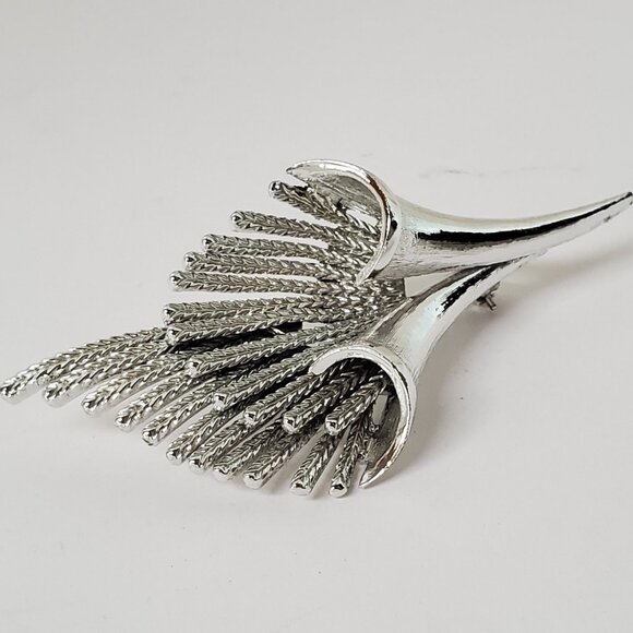 Vintage Signed Coro Pegasus Silvertone Wheat Leaf Brooch - Picture 2 of 10